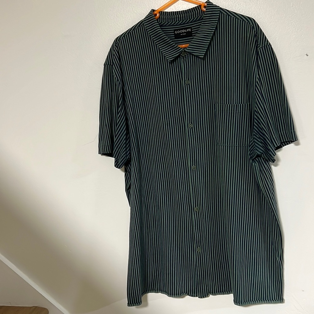 Goodlife brand. Short sleeve button down. Size XXL. Perfect condition.